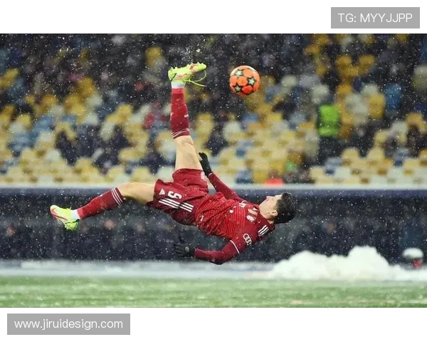 莱万多夫斯基头球、脚下与禁区终结均衡性解析