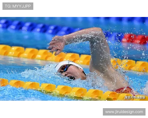 李冰洁训练室外的笑容，和赛场上简直不是一个人啊！